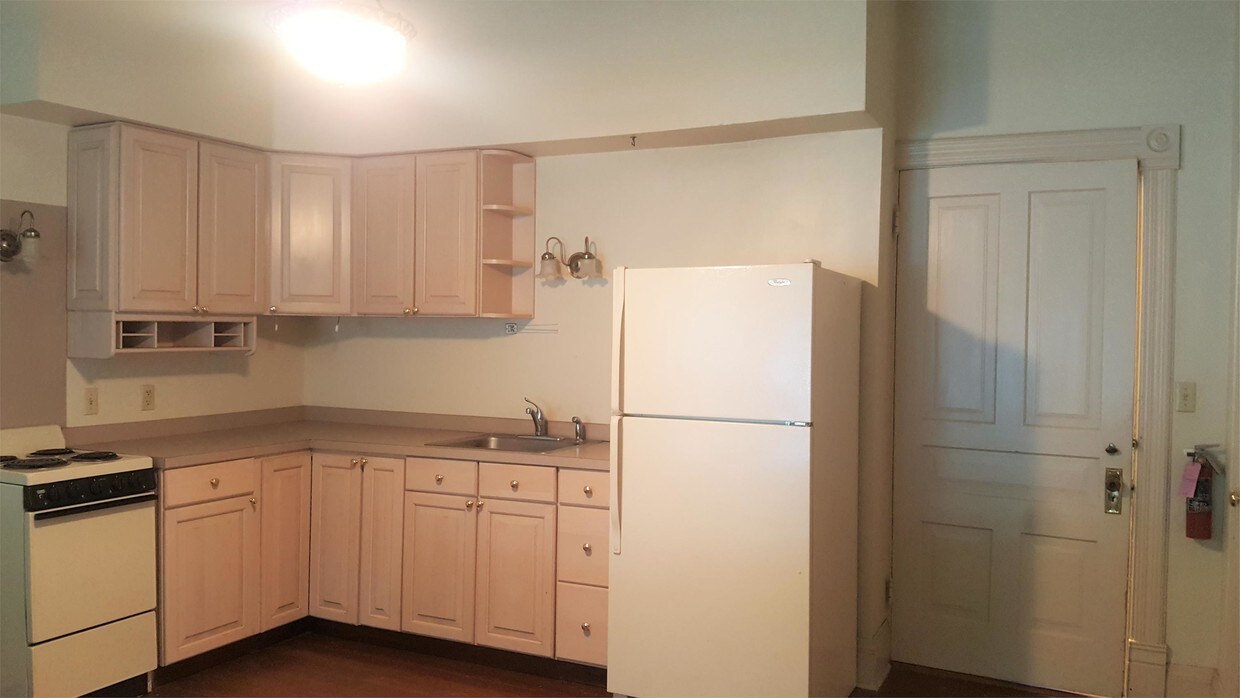 Primary Photo - 322 W Lewis St