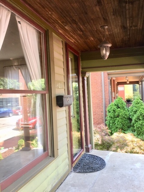 Foto del edificio - 421 N College Ave