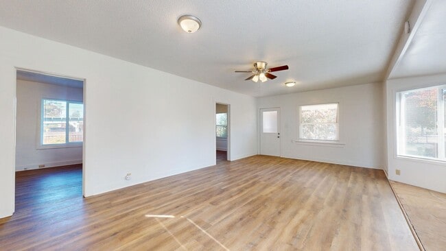 Foto del edificio - 2560 Fowler Ave