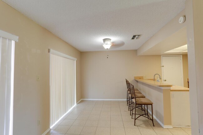 Building Photo - 10517 Larson Court