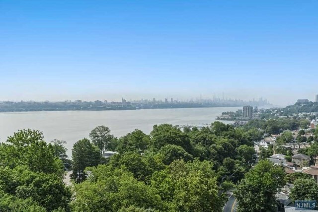 Foto del edificio - 100 Old Palisade Rd