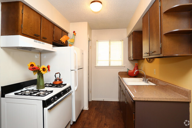 1BR, 1BA - Kitchen - Oakbrook Crossing