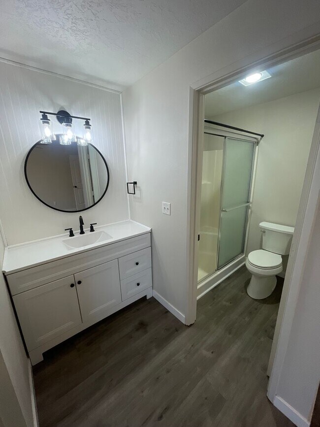 Foto del edificio - Must See Updated 3 Bedroom with Large Yard!