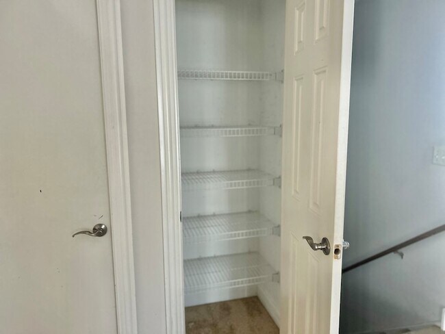 Foto del edificio - 31 Foxcroft Rd