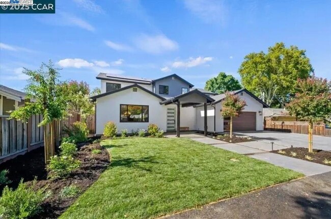 Building Photo - 132 Quinterra Ln