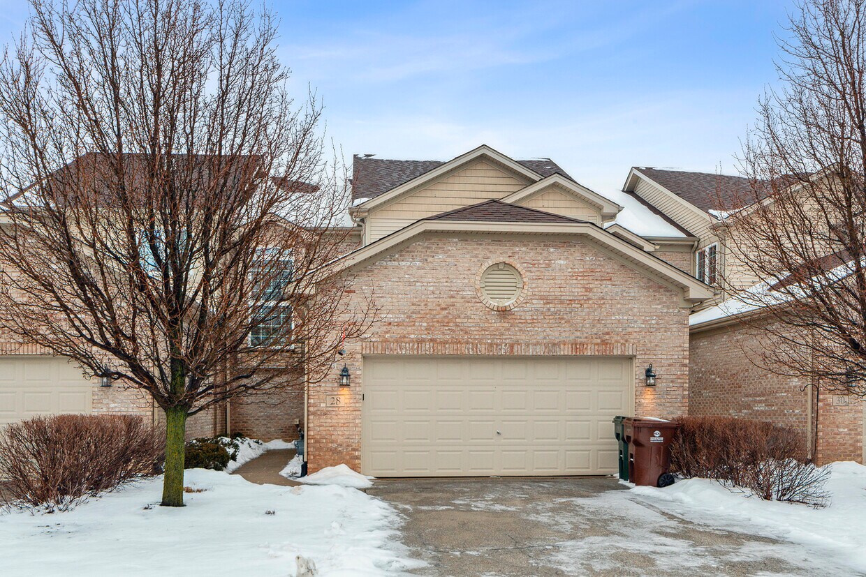 28 Olympus Dr, Tinley Park, IL 60477 Townhome Rentals in Tinley Park