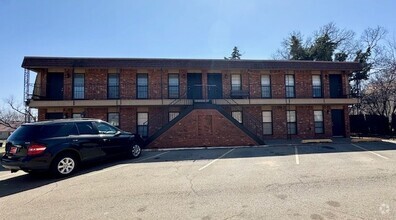 Building Photo - 208 S Duncan St