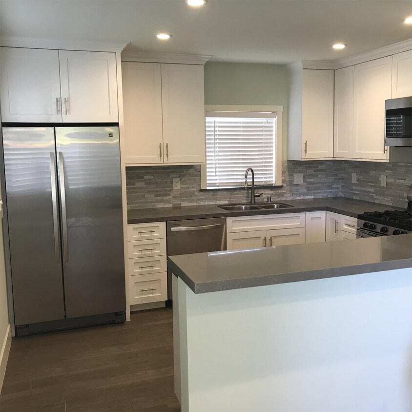 Foto principal - 2245 Garnet Ave