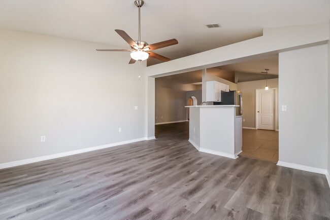 Building Photo - 1305 Alhambra Crest Dr