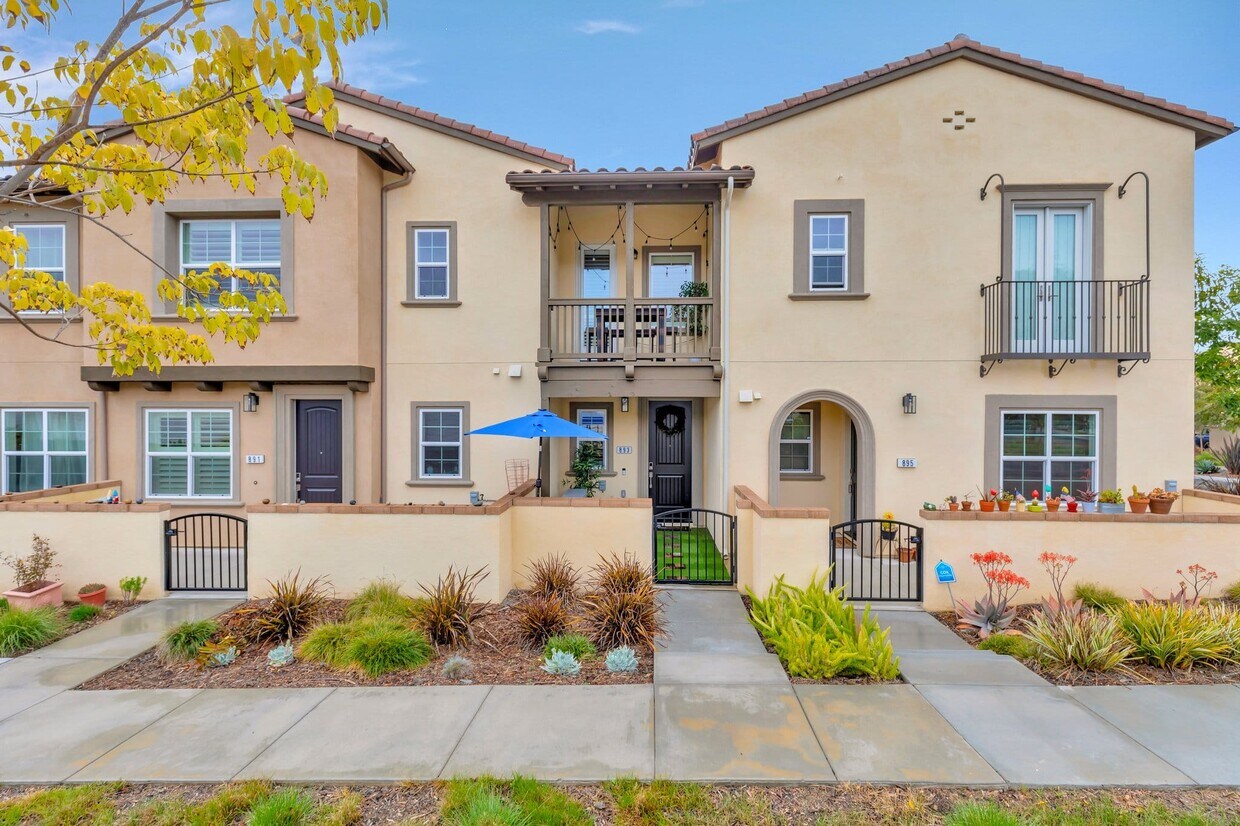 Primary Photo - 893 Blackstone Dr