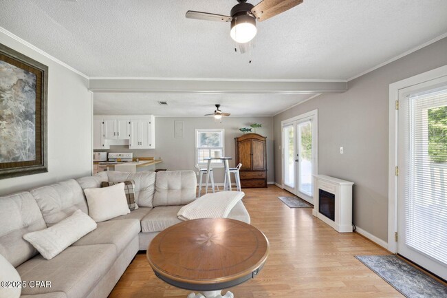 Foto del edificio - 6303 Strickland Rd