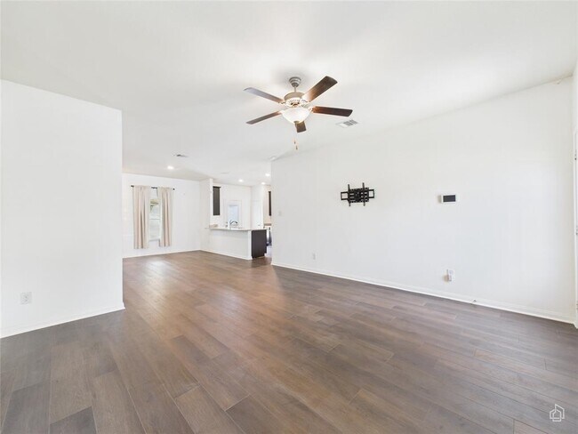 Foto del edificio - 1687 Twin Estates Dr
