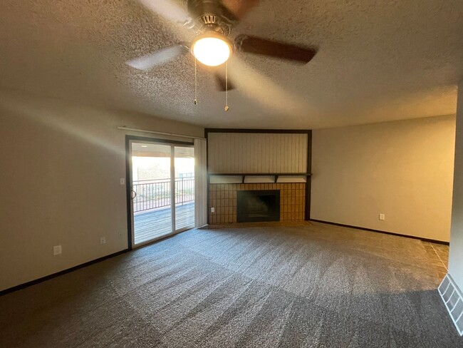 Building Photo - Huge Second floor 2 Bedroom with a Huge pr...