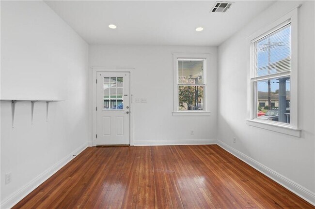 Building Photo - 1817 Lowerline St