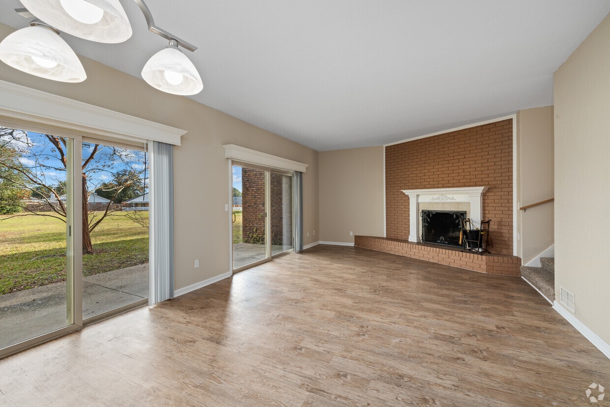 Primary Photo - Carriage Hills Apartments