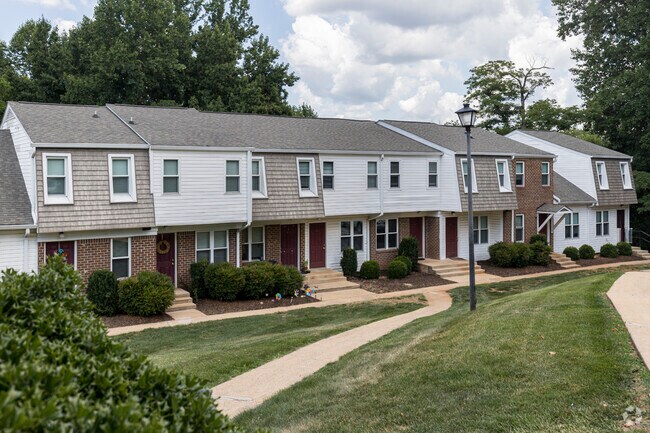 Building Photo - Seven Hills