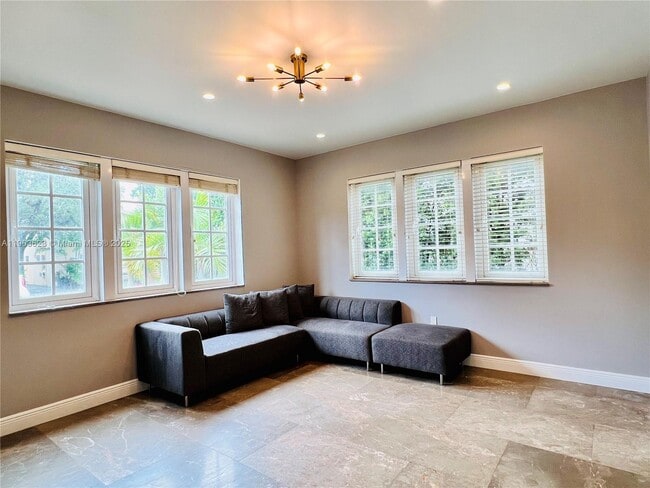 Foto del edificio - 215 Phoenetia Ave