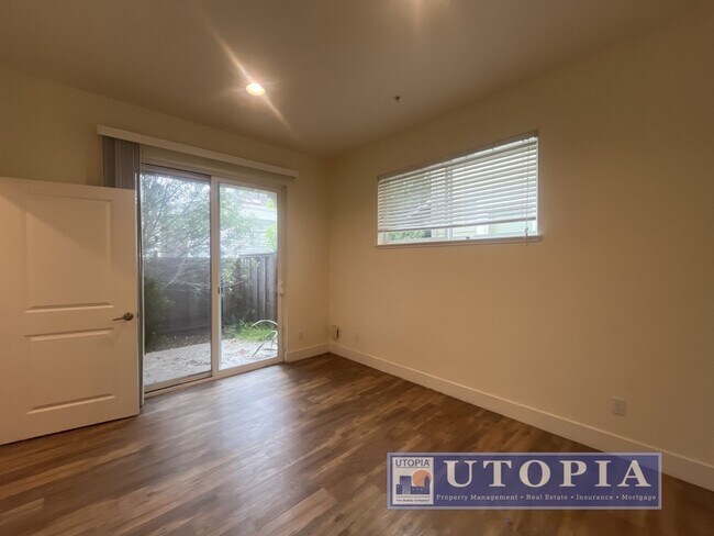 Building Photo - Beautiful and Spacious 3-bedroom, 3.5-bathroom Townhouse Located in the heart of Seabright.