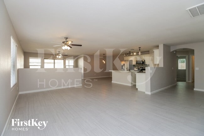 Building Photo - 1130 E Oak Rd