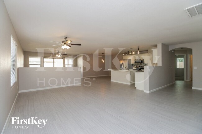 Foto del edificio - 1130 E Oak Rd