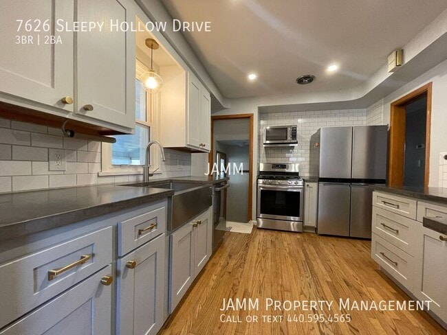 Building Photo - 7626 Sleepy Hollow Dr