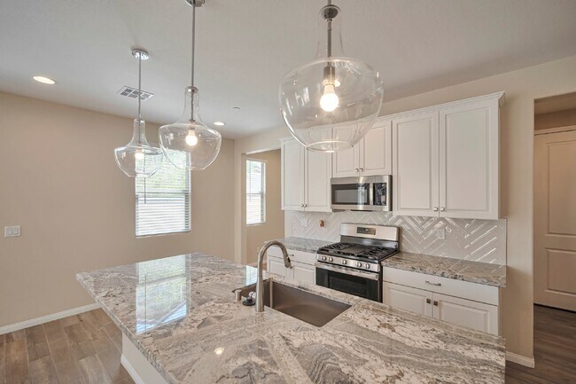 Foto del edificio - 780 Aurora Vale Pl