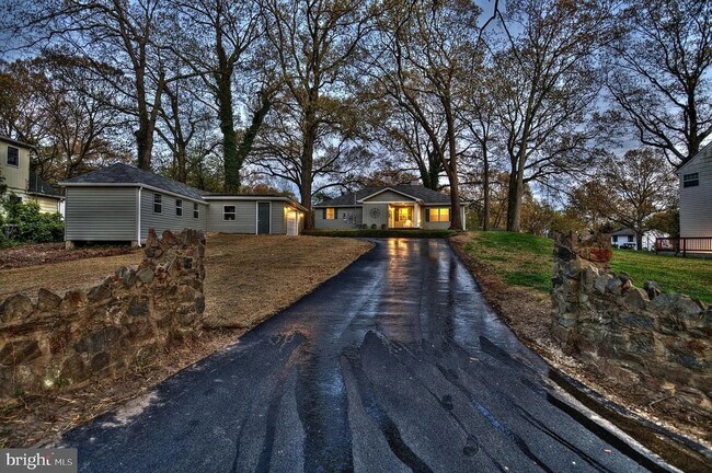 Foto del edificio - Cozy Renovated Rancher with Finished Basem...