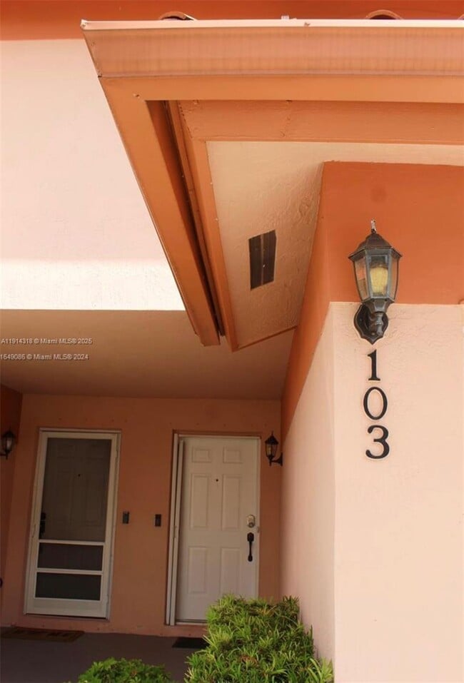 Foto del edificio - 20824 San Simeon Way