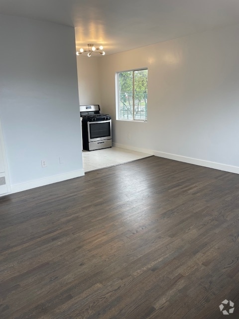 Building Photo - 907 N Poinsettia Pl