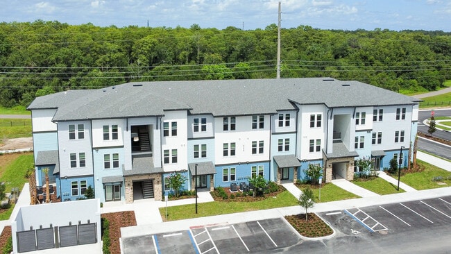 Building Photo - Pinnacle at Wesleyan