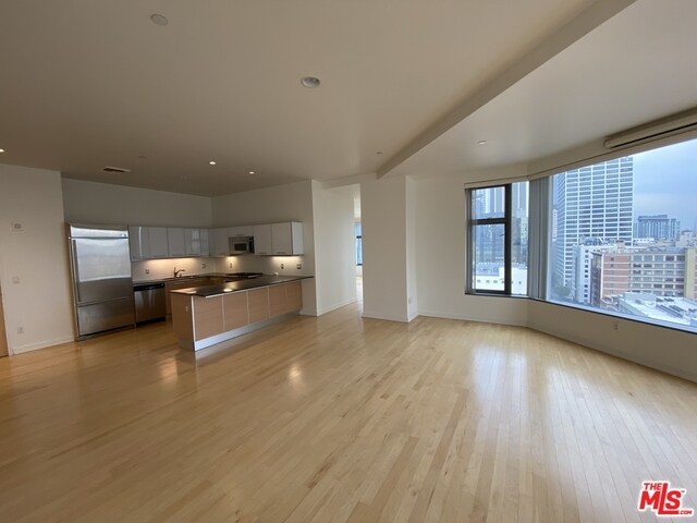 Foto del edificio - 801 S Grand Ave