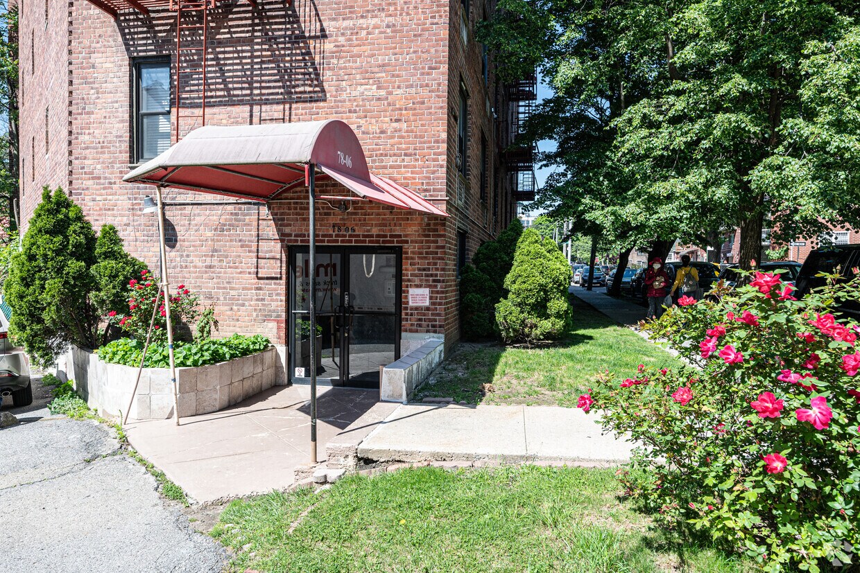 Entrance - 7806 46th Ave