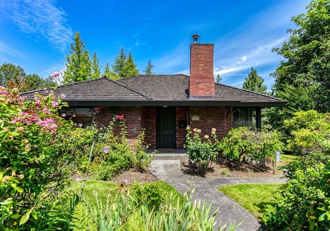 Laurelhurst Home - Laurelhurst Home