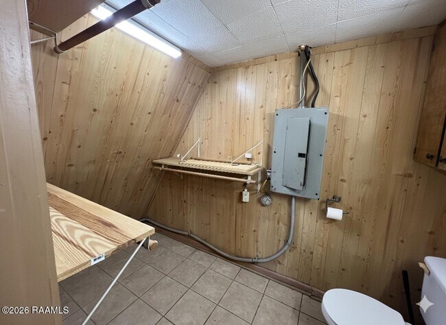 Building Photo - 547 E Pont Des Mouton Rd