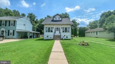 Building Photo - 323 Monroe Ave