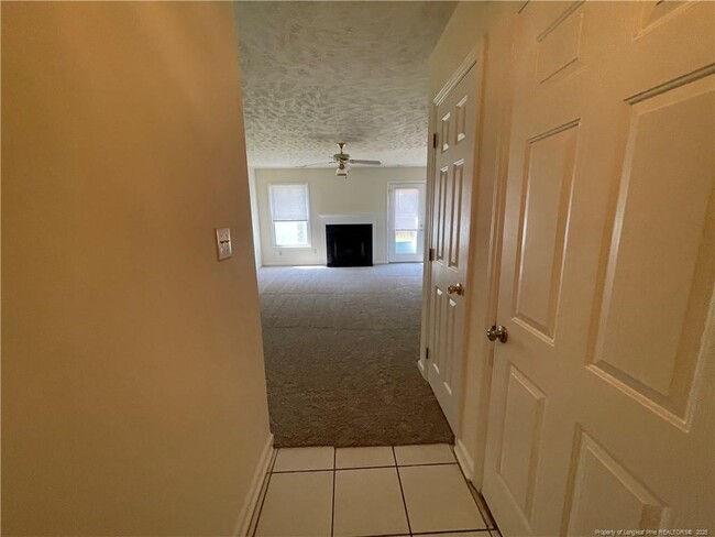 Building Photo - 2150 Skyview Dr