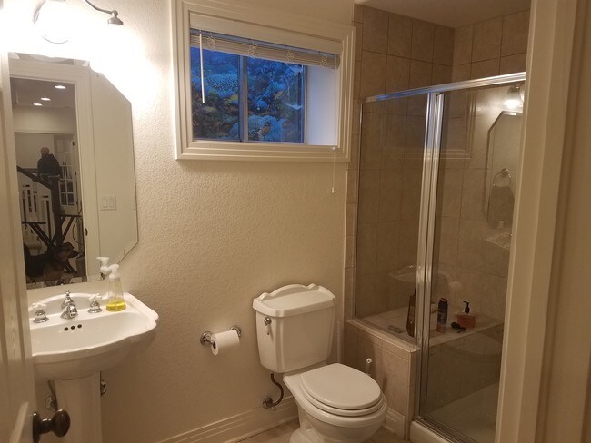 Baño privado - 16909 W 63rd Ln