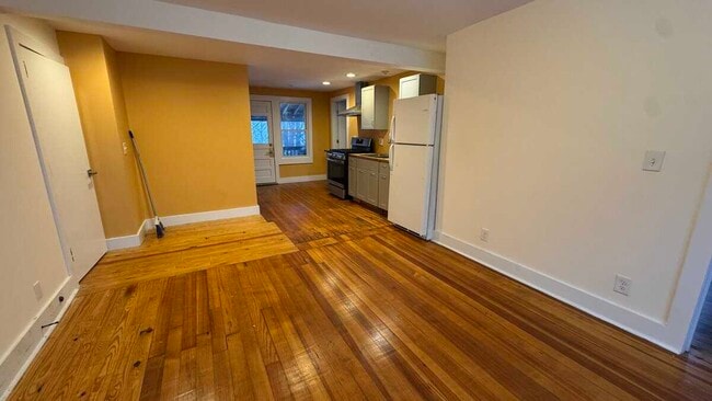 Building Photo - 16 Clifford St