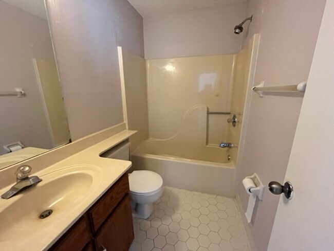 Foto del edificio - Renovated 2 Bedroom 2 Bath Duplex for Rent!!