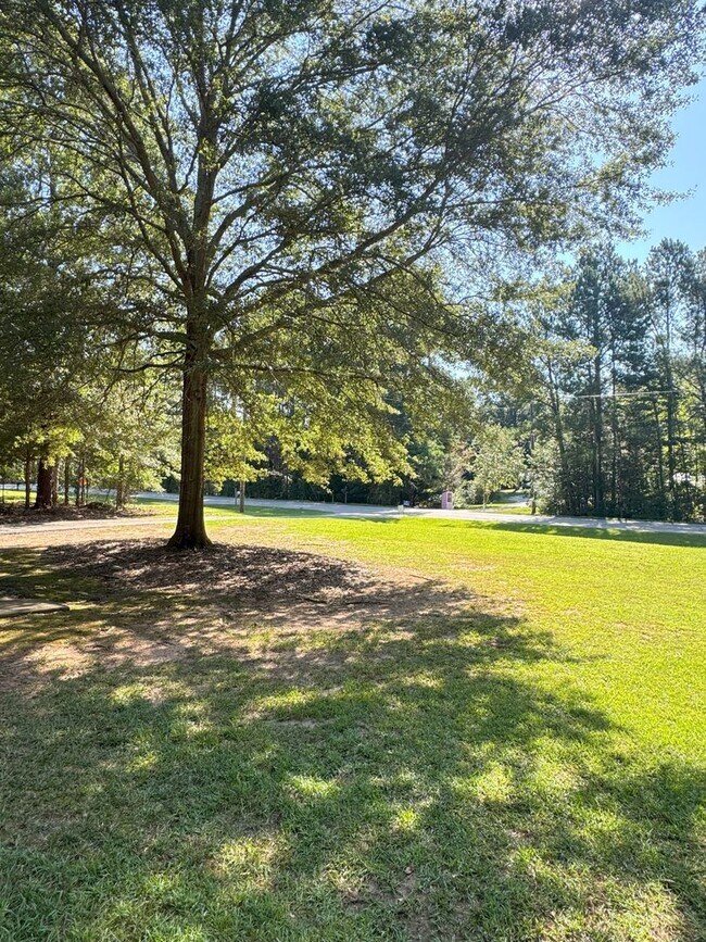 Building Photo - 2400 Rays Church Rd