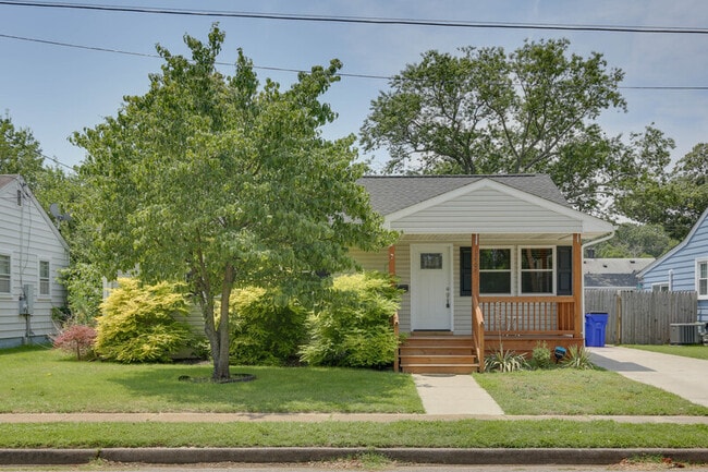 Building Photo - 1405 Baychester Ave