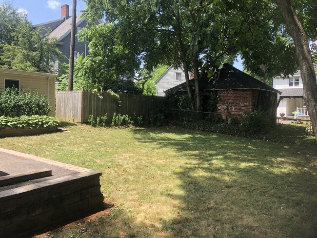 Patio interior - 34 Nesbit Ave