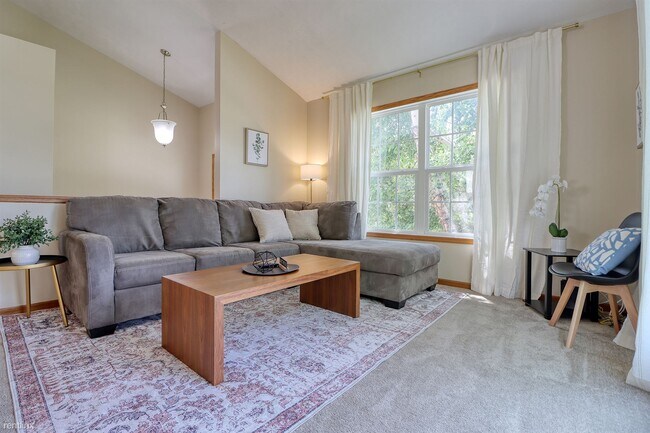 Foto del edificio - 4 br, 2 bath Townhome - 4032 North 56th St...