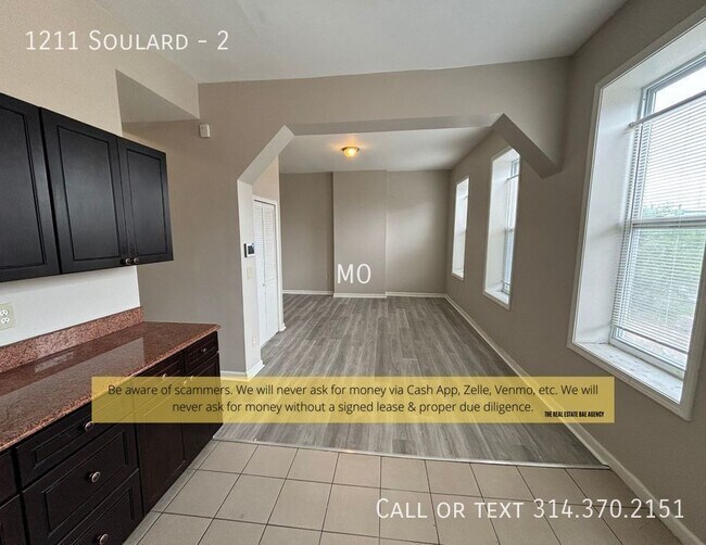 Building Photo - Large 4-Bedroom Soulard Apartment