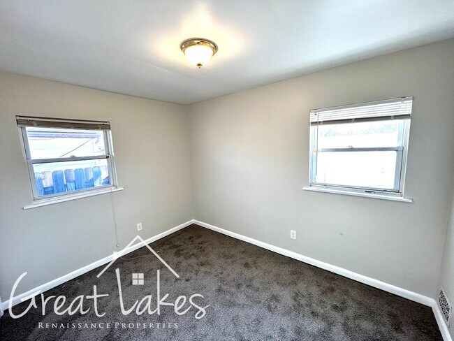 Building Photo - Lovely 3 bedroom / 1 bathroom house now av...