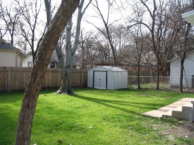 Building Photo - 931 E 56th 1/2 St