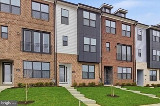 Building Photo - 5014 Henry King Wy