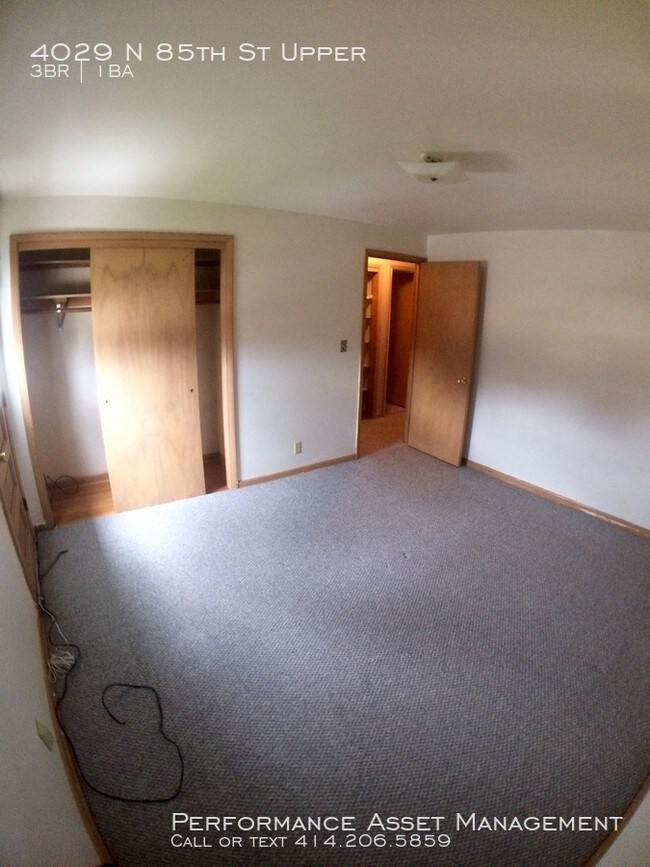 Building Photo - Beautiful 3BD Upper in Milwaukee