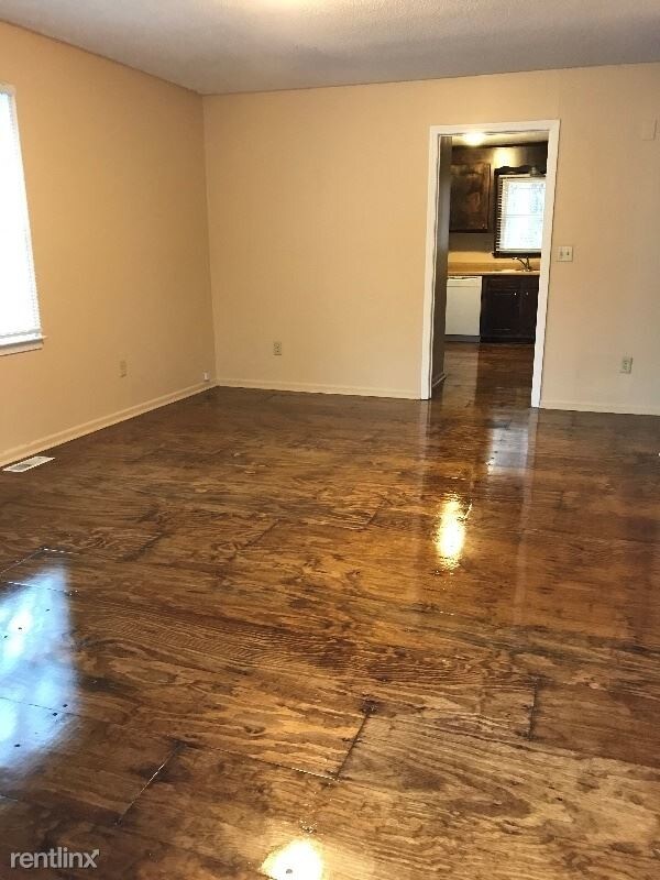 Foto del edificio - 200 Saluda Dam Rd