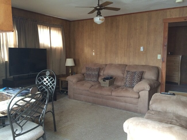 Building Photo - 1251 Newport Rd